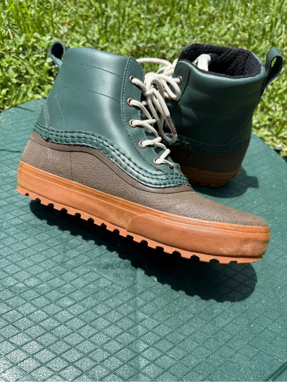 Vans Green and Brown Lace-Up High-Top Snow Boots